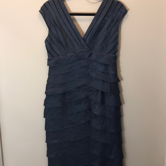 Adrianna Papell Gray V-Neck Dress Size 10 - Picture 2 of 9